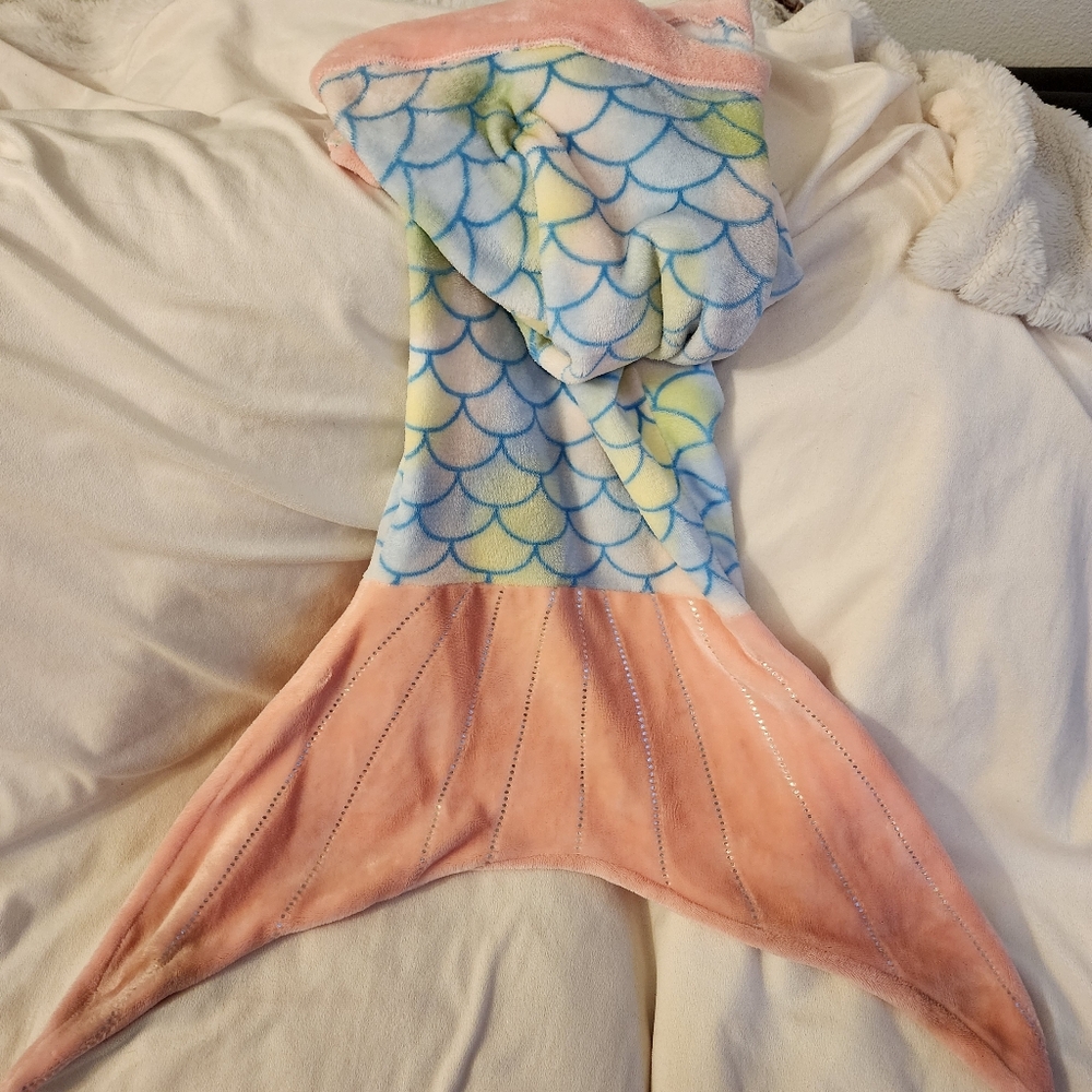 Mermaid Tail Blanket in Pink and Blue